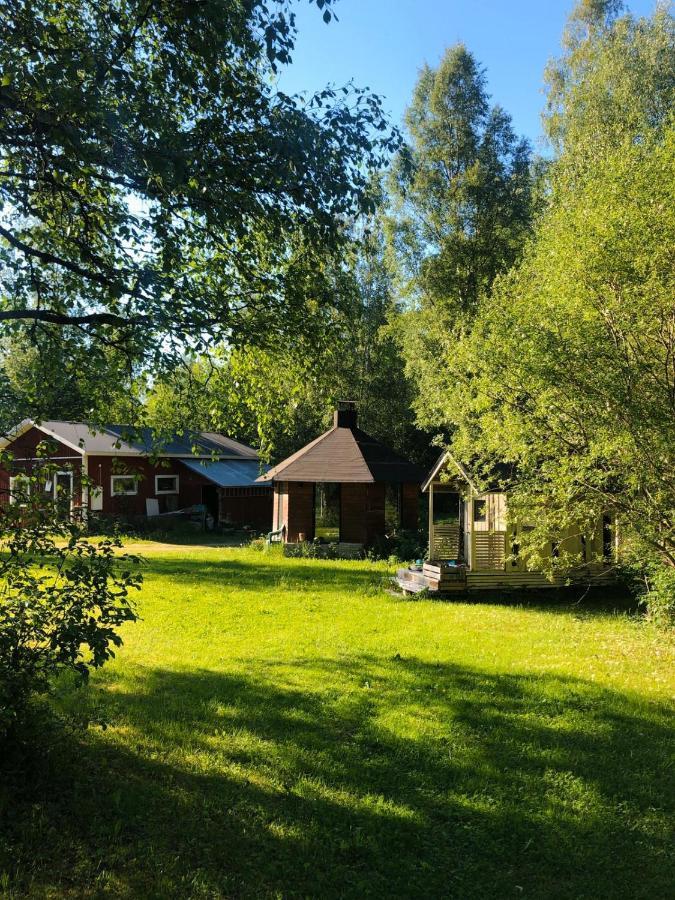 Pihlajamaeen Lomamoekit Vanhakyla Extérieur photo