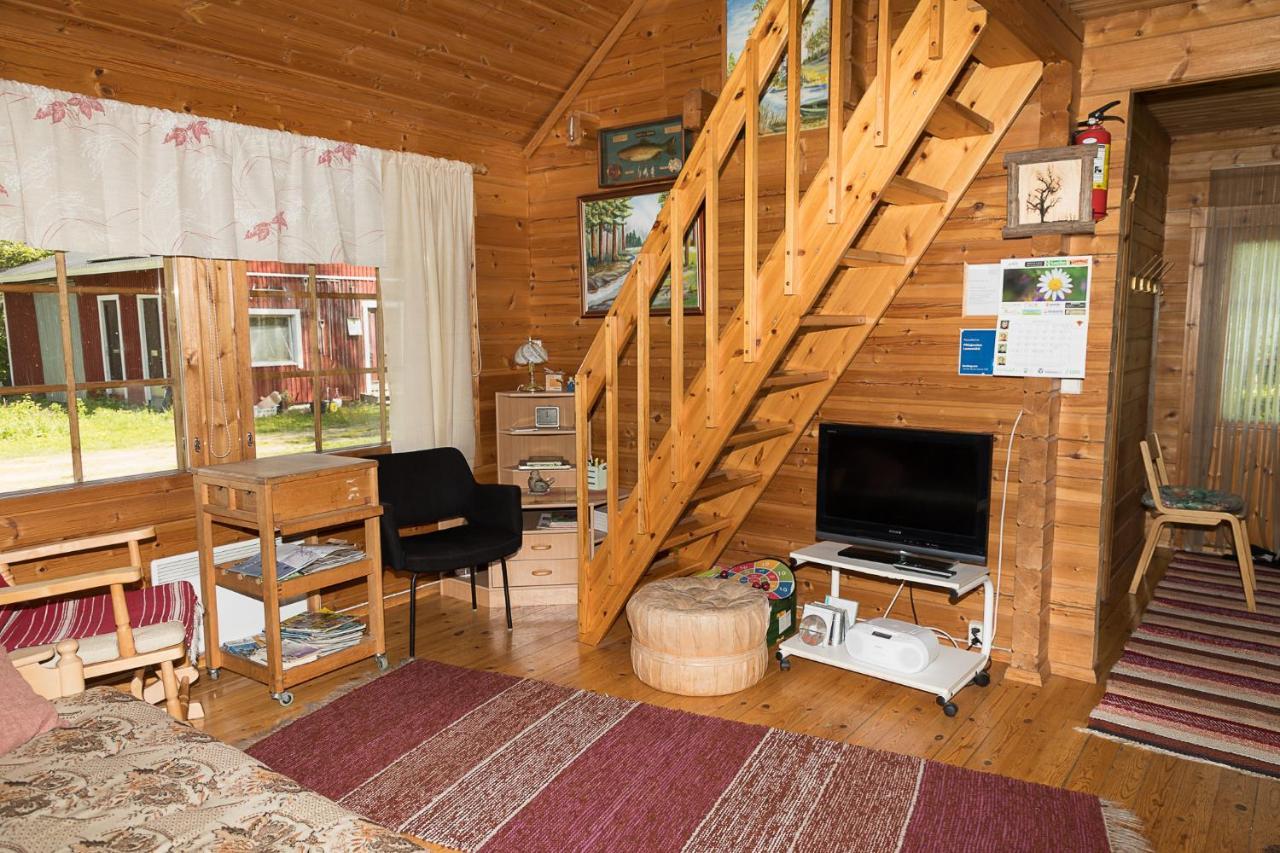 Pihlajamaeen Lomamoekit Vanhakyla Extérieur photo