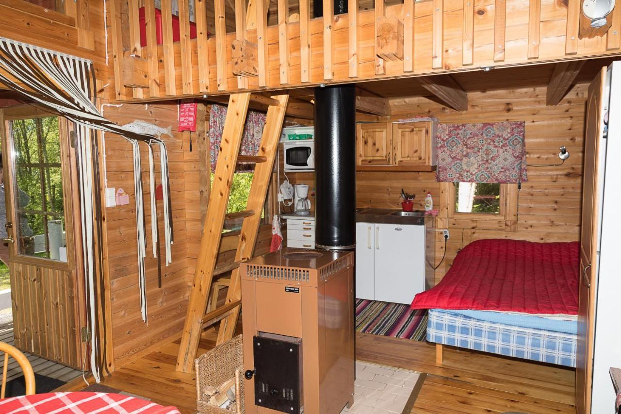Pihlajamaeen Lomamoekit Vanhakyla Extérieur photo